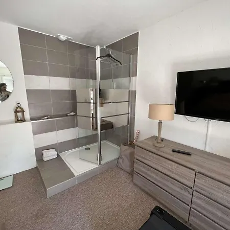 Maison Avec Piscine Privee, Proche Et Commerces, Jardin Et Terrasse, 6 Pers - Fr-1-701-61 *