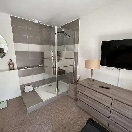 Maison Avec Piscine Privee, Proche Et Commerces, Jardin Et Terrasse, 6 Pers - Fr-1-701-61 *